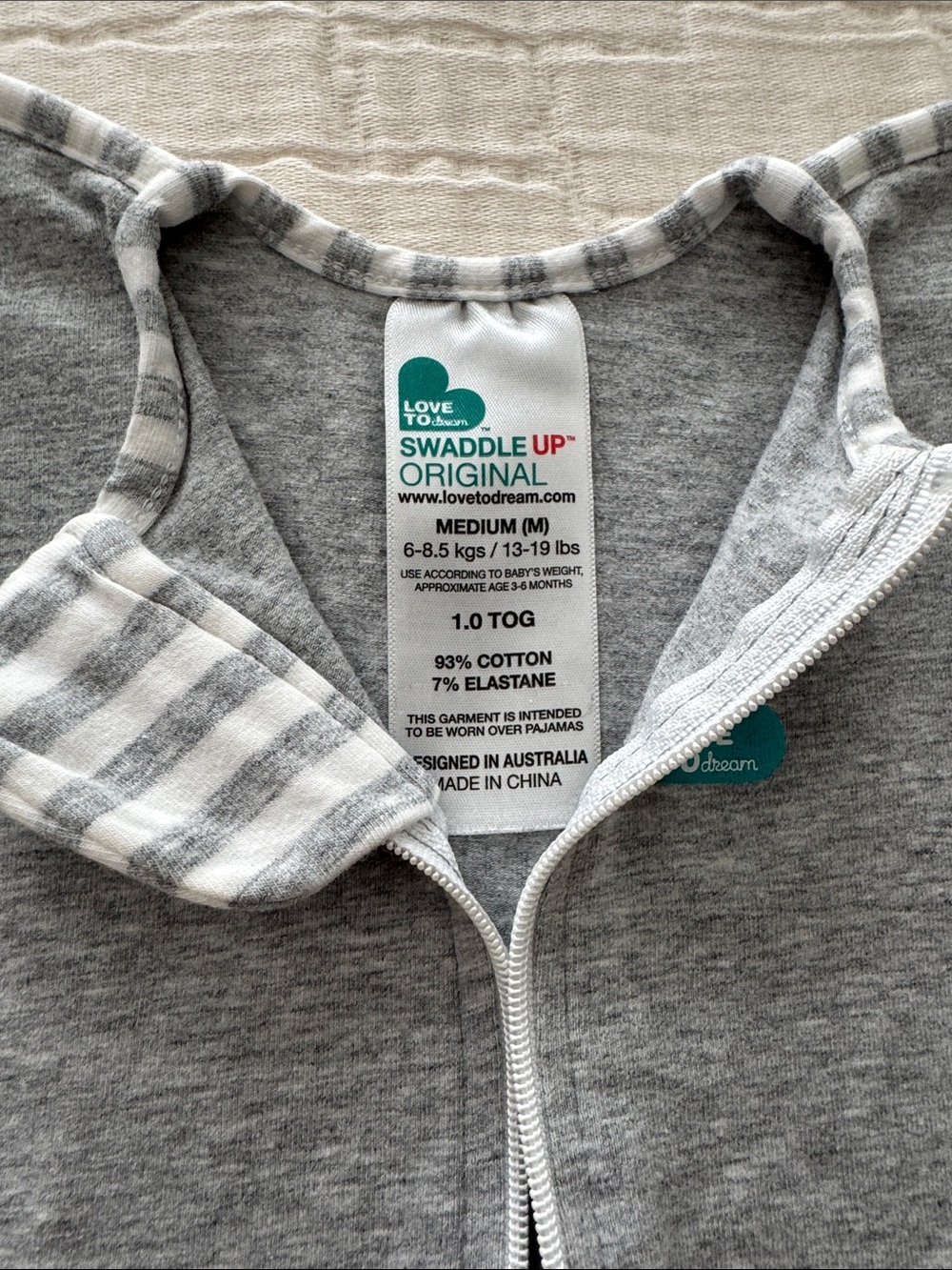 Love to dream Wing Style Swaddle - Grey, Size M, 13-19 lbs - Picture 3 of 6